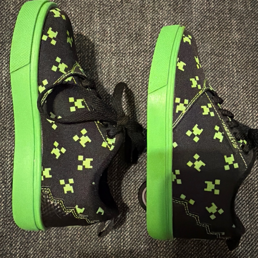 Heelys Black and Green Minecraft Creepers Size 13C Sneakers Roller Shoes Unisex - Picture 5 of 12